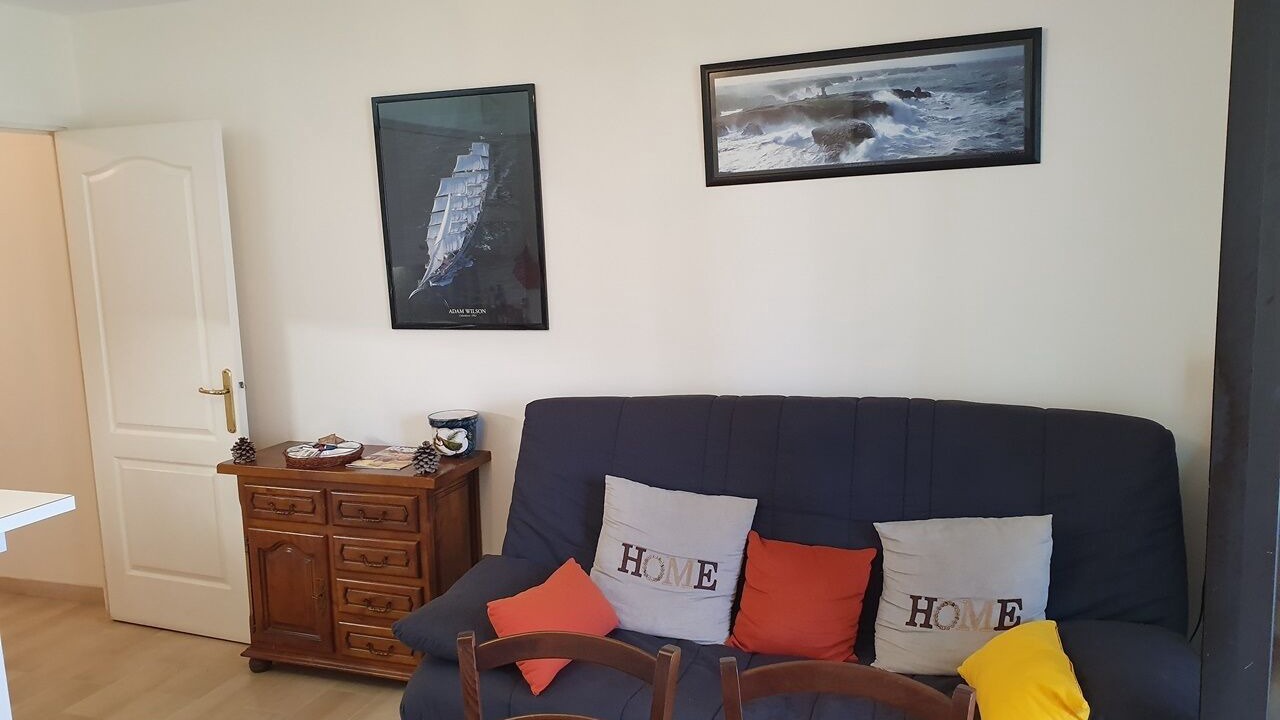 Photo of Livingroom in California - Pezou