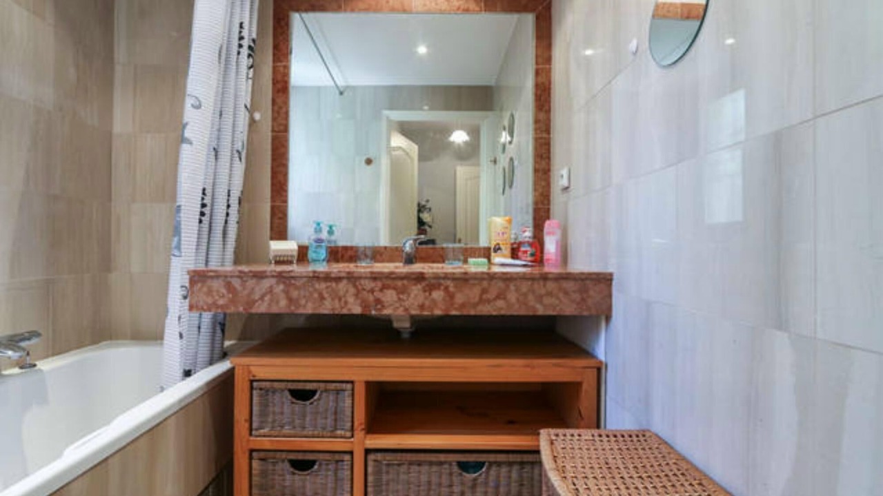 Photo of Bathroom in California - Pezou