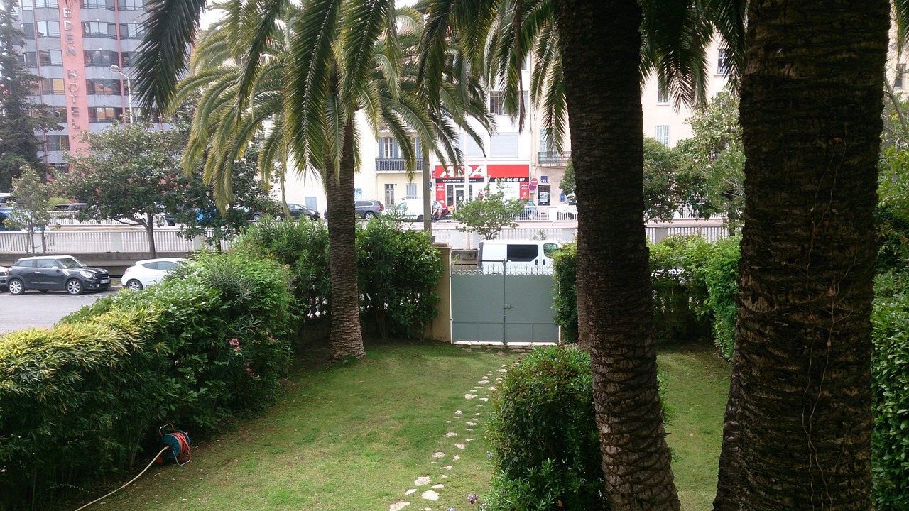 Photo of Outdoor in California - Pezou