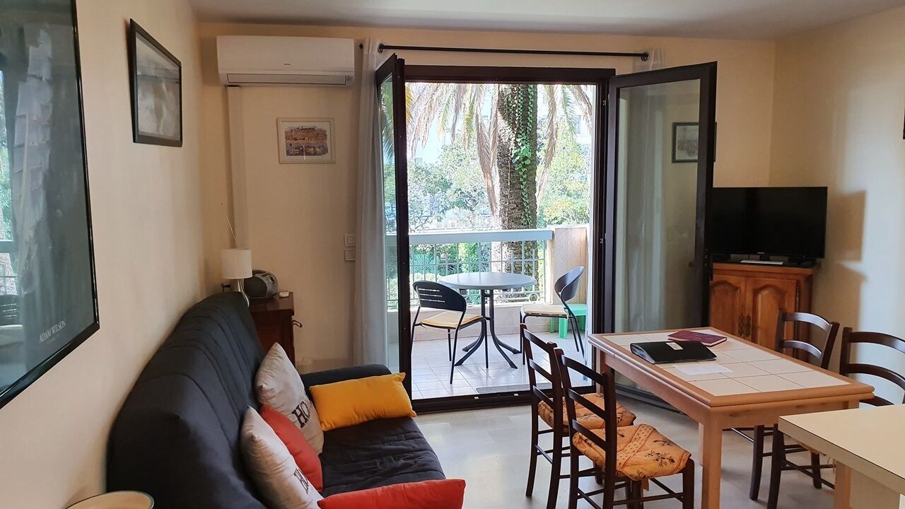 Photo of Livingroom in California - Pezou