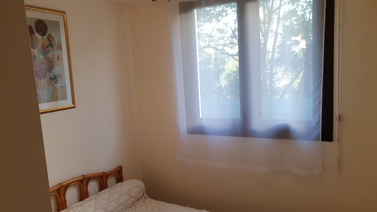 Photo of Bedroom in California - Pezou