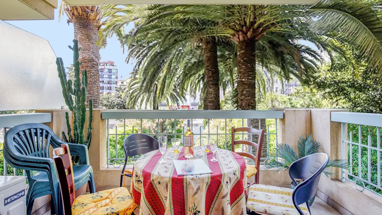 Photo of Outdoor in California - Pezou