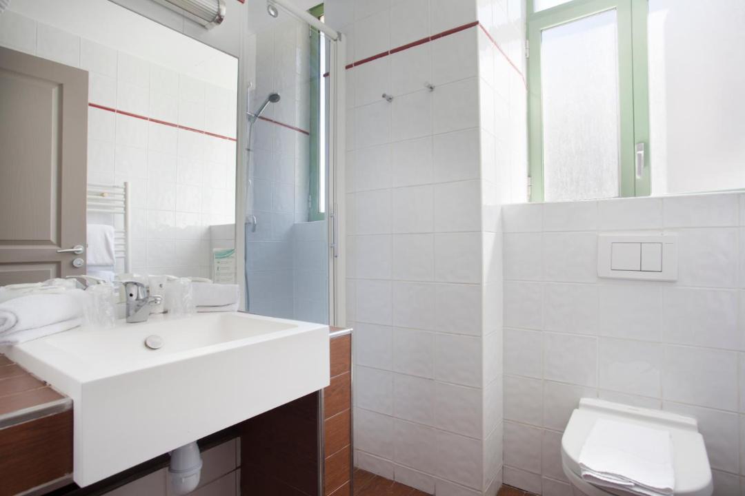 Photo of Bathroom in Gambetta