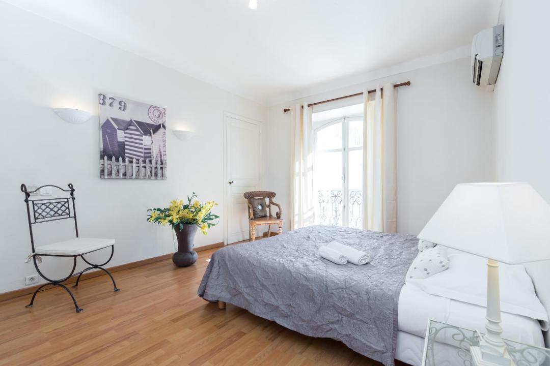Photo of Bedroom in Cannes City Centre