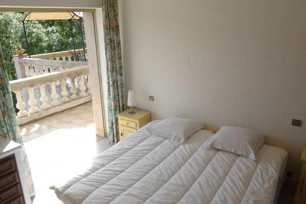 Photo of Bedroom in Roquefort-les-Pins
