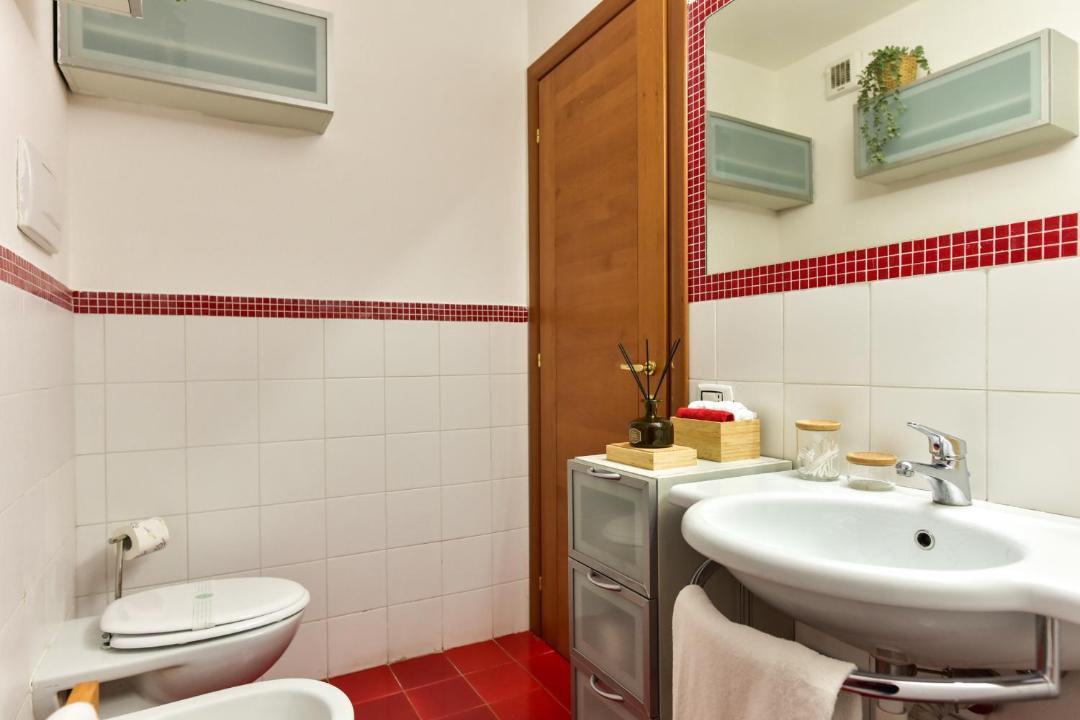 Photo of Bathroom in Esquilino