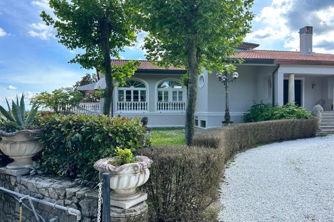 Photo of Others in Margine Coperta-Traversagna
