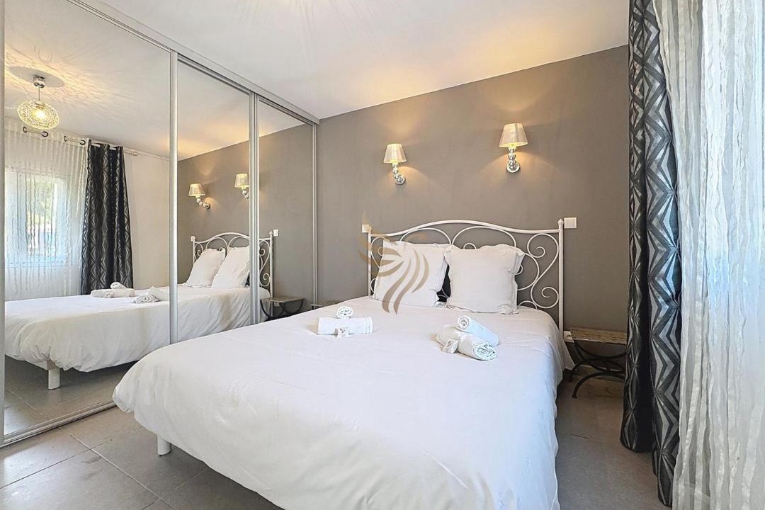 Photo of Bedroom in Saint-Aygulf