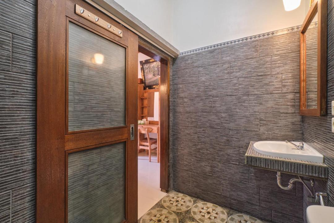 Photo of Bathroom in Sambahan