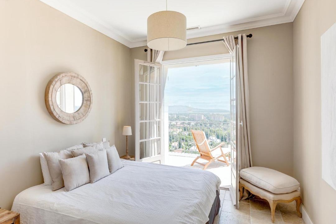 Photo of Bedroom in Mandelieu-La-Napoule