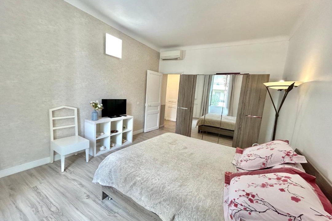 Photo of Bedroom in Juan-les-Pins