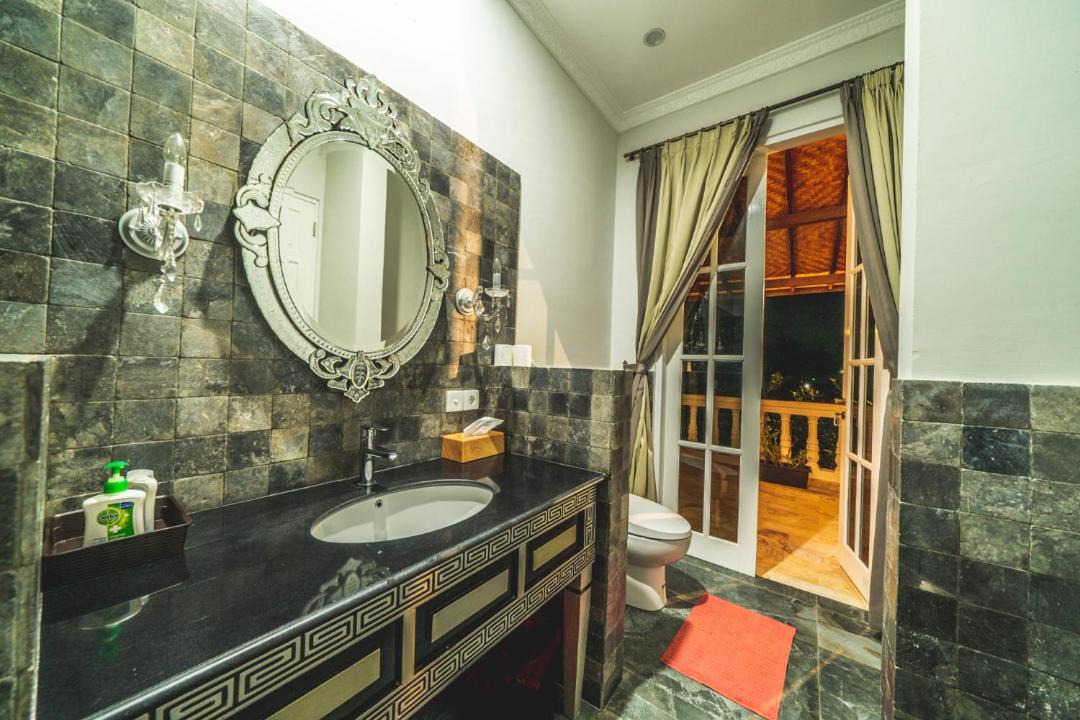 Photo of Bathroom in Negara