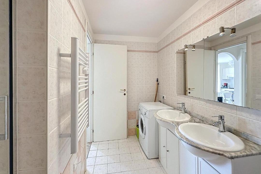 Photo of Bathroom in Beausoleil