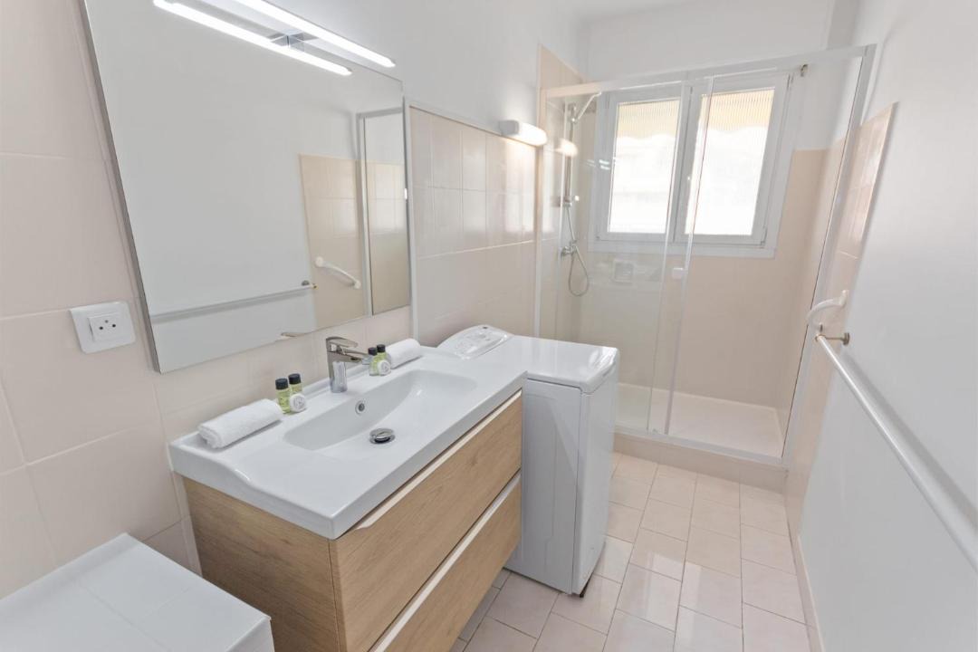 Photo of Bathroom in Riou - Petit Juas - Av de Grasse