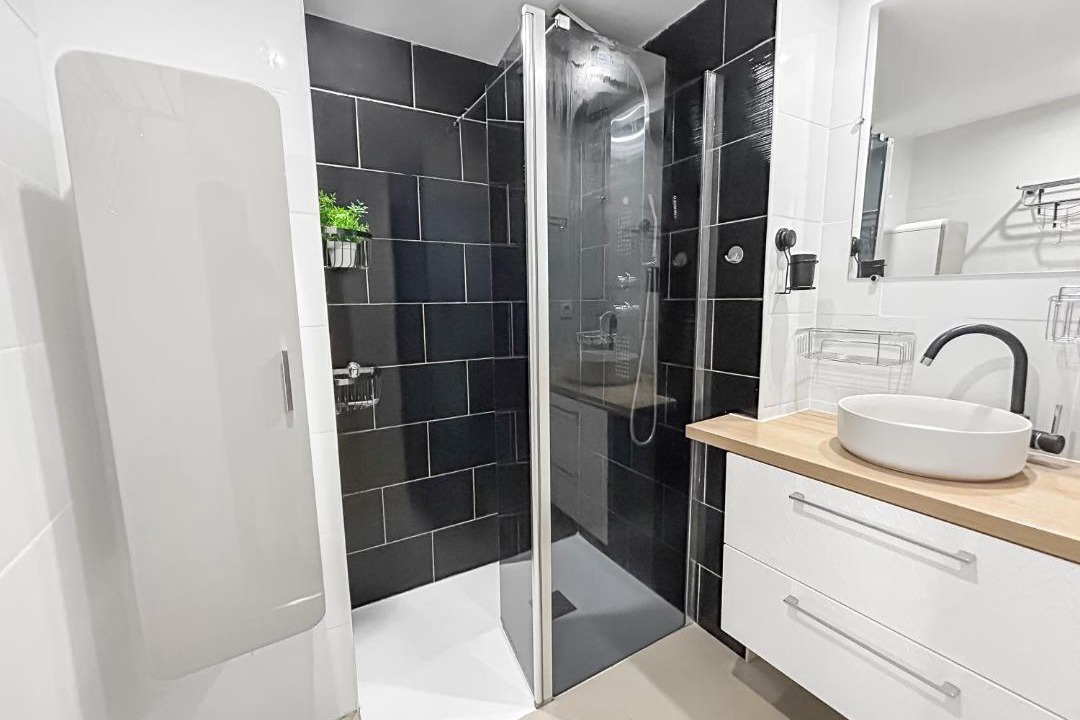 Photo of Bathroom in Pasteur