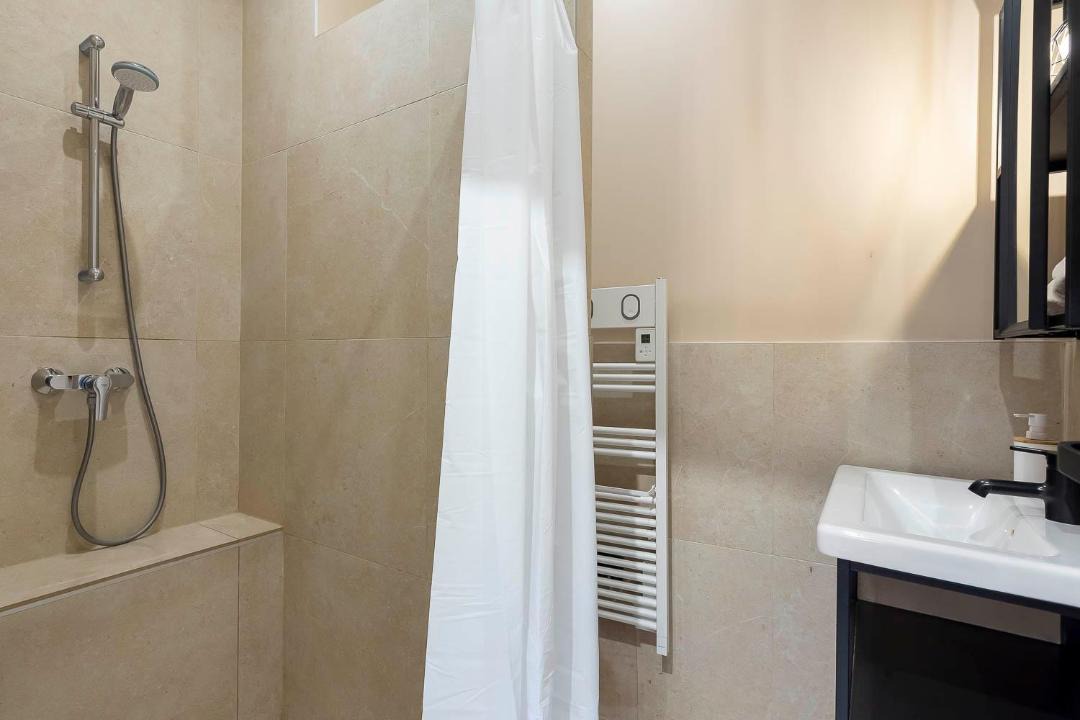 Photo of Bathroom in Vernier
