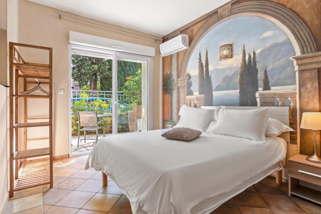 Photo of Bedroom in Saint-Aygulf