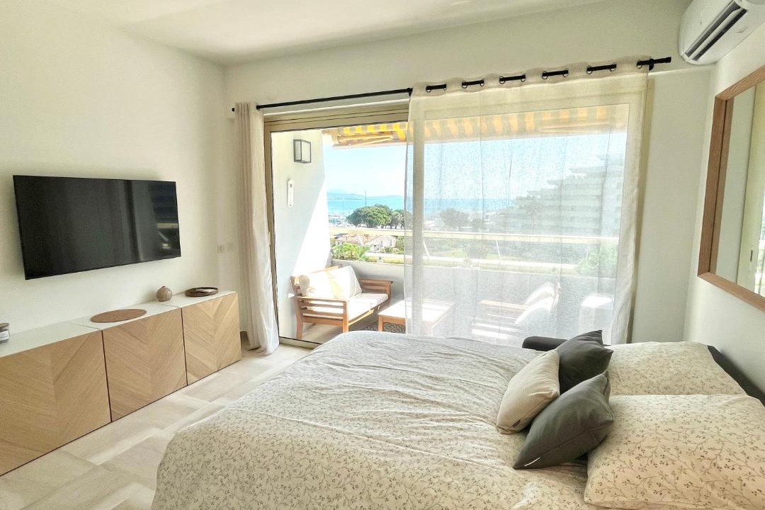 Photo of Bedroom in Villeneuve Loubet Beach