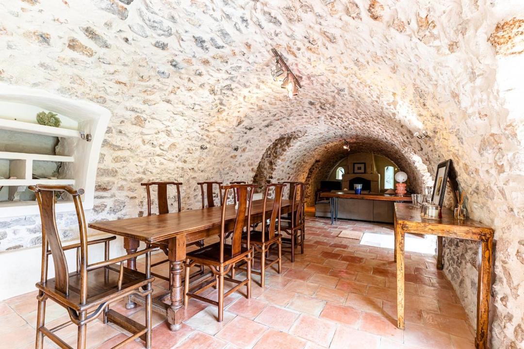 Photo of Kitchen in Chateauneuf-Villevieille