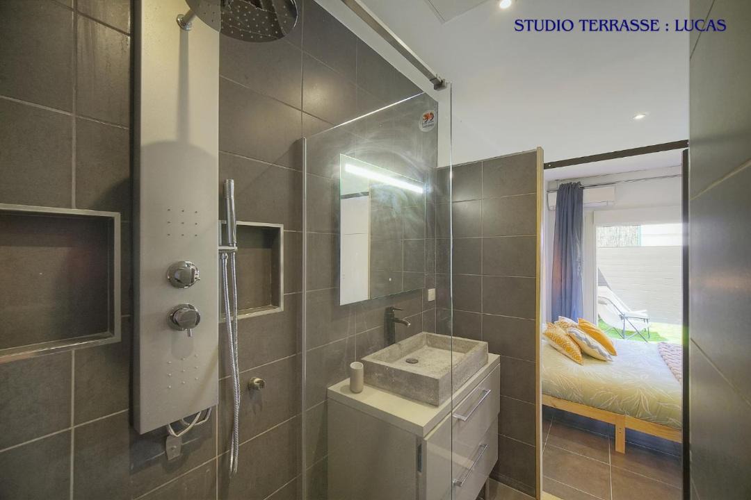 Photo of Bathroom in Prado - Republique