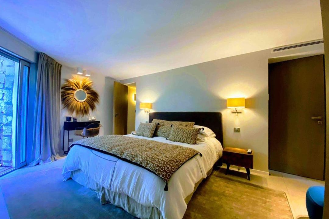 Photo of Bedroom in Cannes City Centre