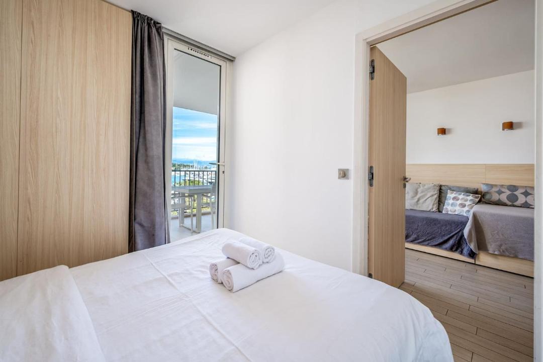 Photo of Bedroom in Antibes City Centre