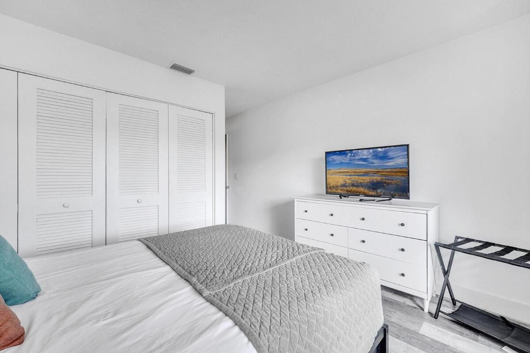 Photo of Bedroom in Florida Center North