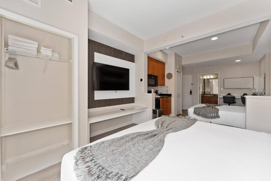 Photo of Bedroom in Florida Center