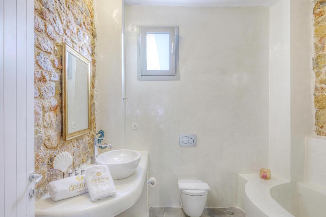 Photo of Bathroom in Exo Gialos
