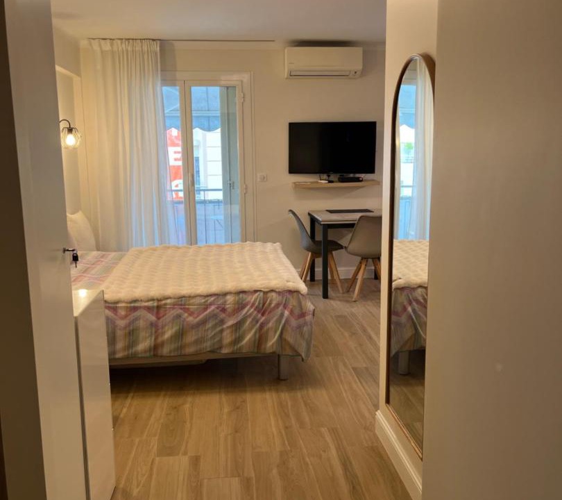Photo of Bedroom in Beausoleil