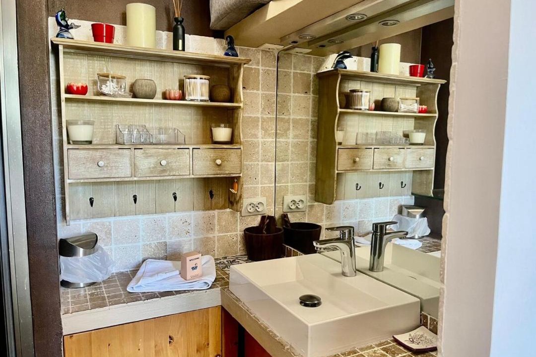 Photo of Bathroom in Vernier