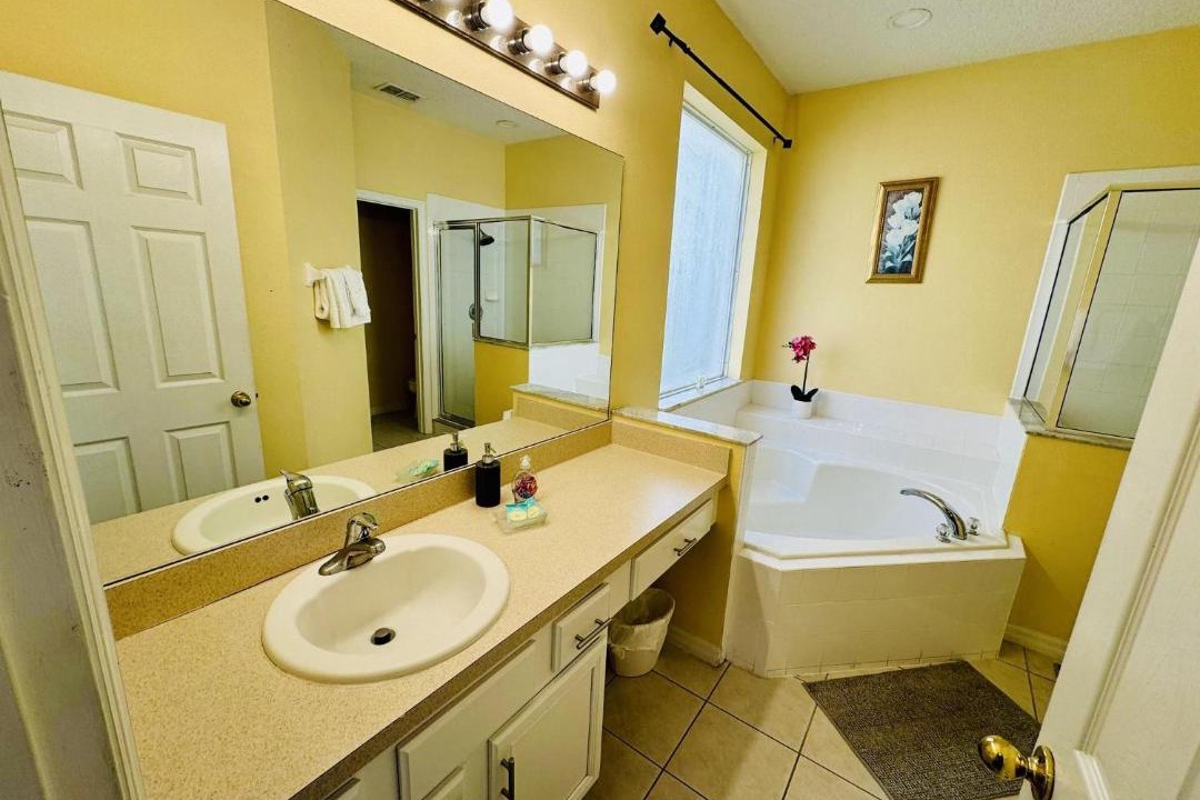 Photo of Bathroom in Seasons