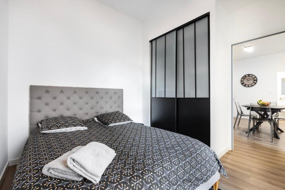 Photo of Bedroom in Prado - Republique