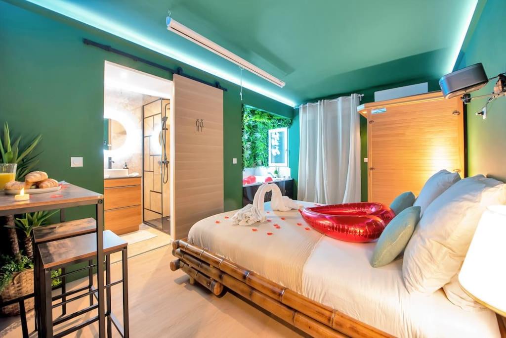 Photo of Bedroom in Prado - Republique