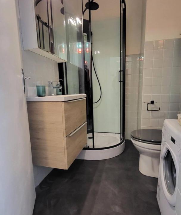 Photo of Bathroom in California - Pezou