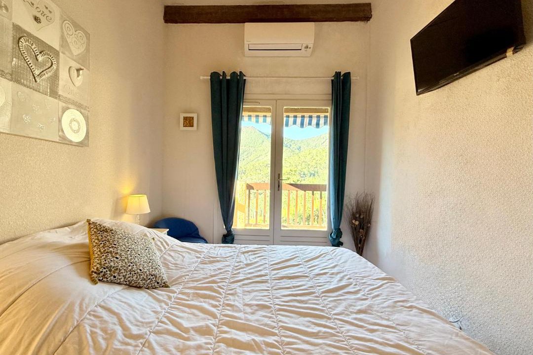 Photo of Bedroom in Espero-Pax