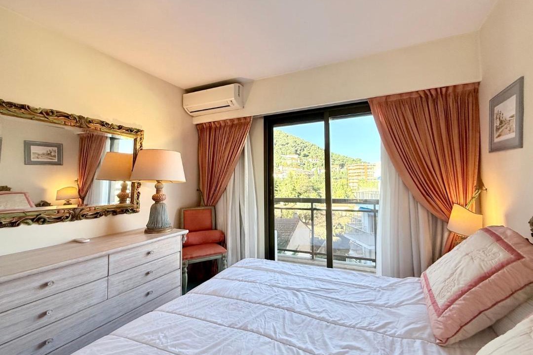 Photo of Bedroom in Mandelieu-la-Napoule Beach