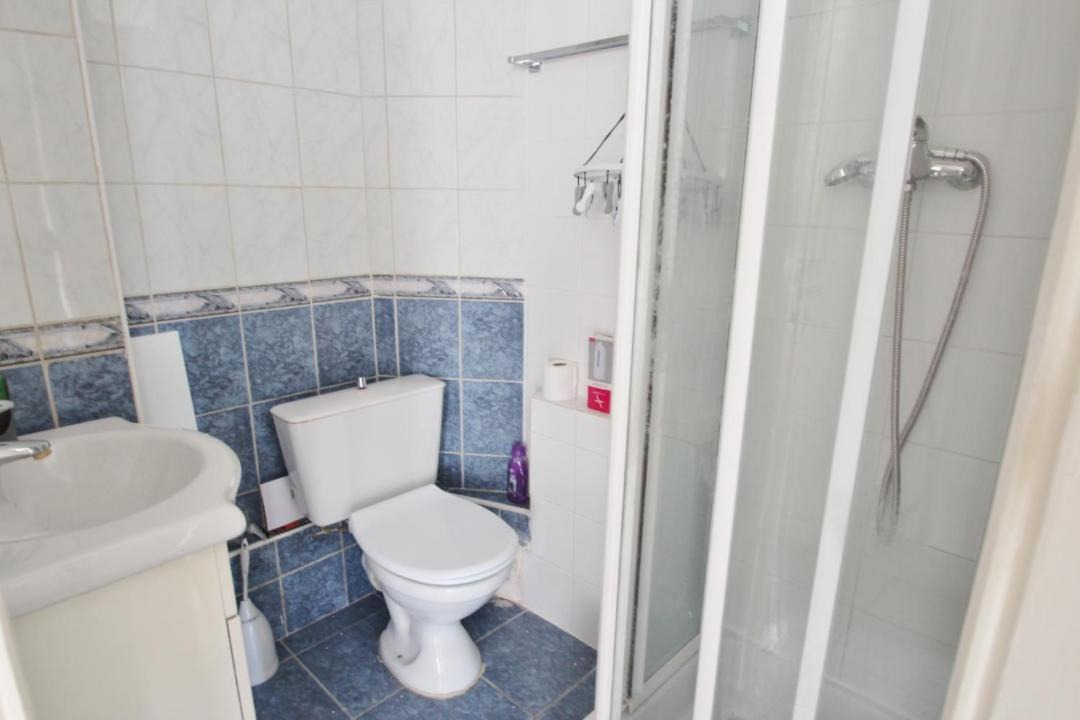 Photo of Bathroom in Musicians Quarter