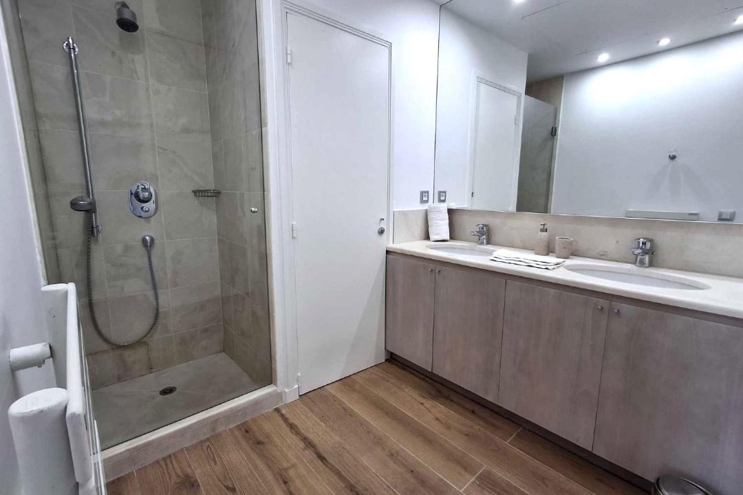 Photo of Bathroom in California - Pezou