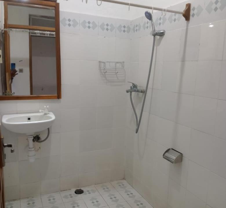 Photo of Bathroom in Bukti