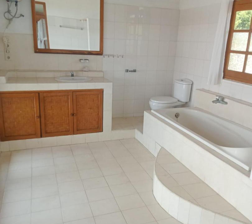 Photo of Bathroom in Bukti