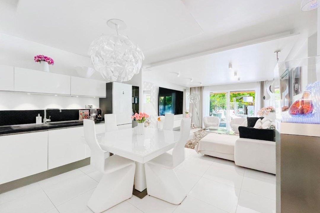 Photo of Kitchen in California - Pezou