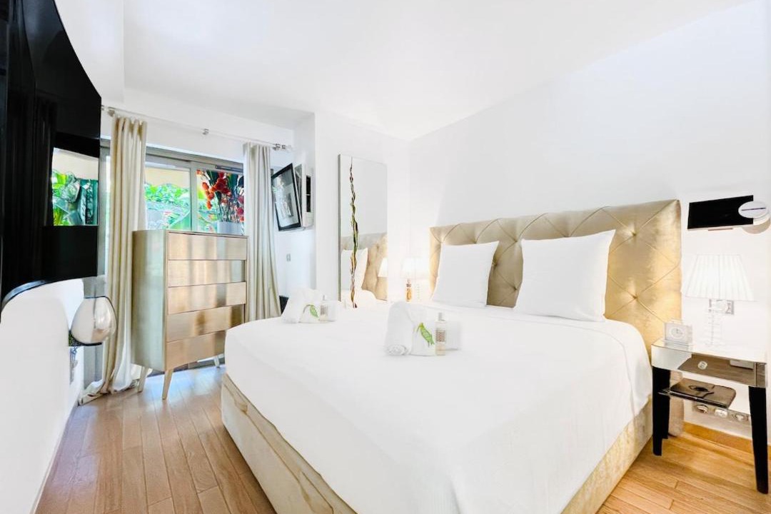 Photo of Bedroom in California - Pezou