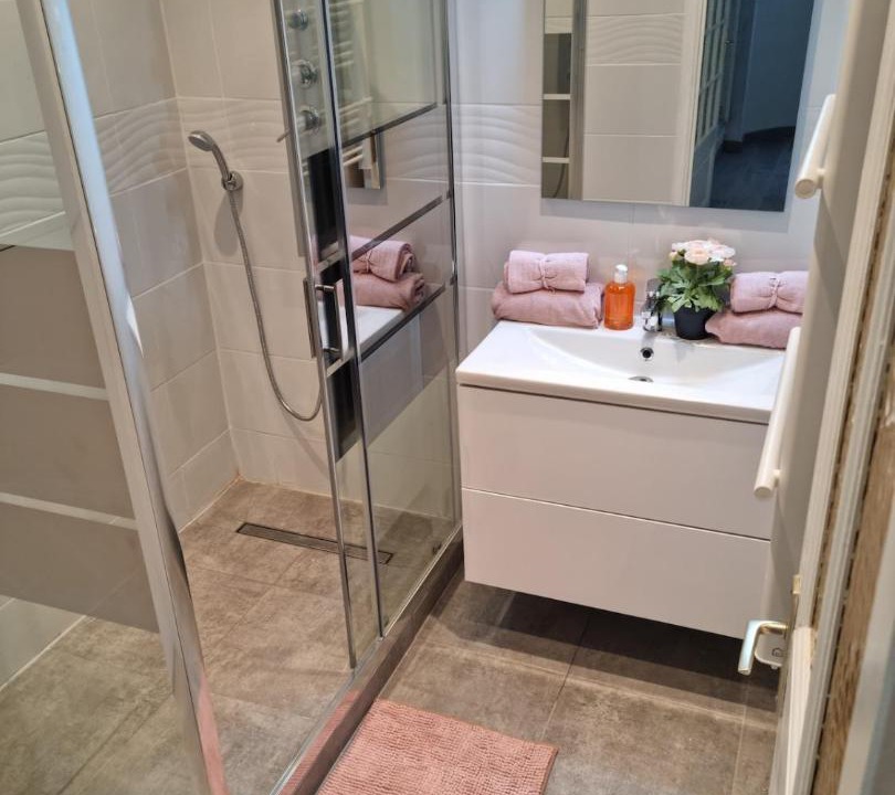 Photo of Bathroom in Liberation