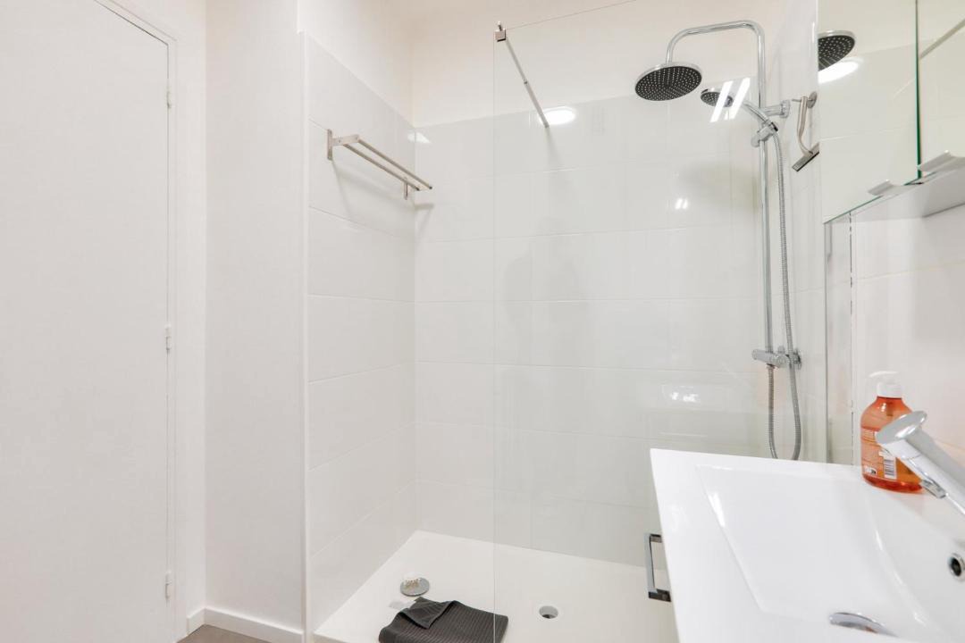 Photo of Bathroom in California - Pezou