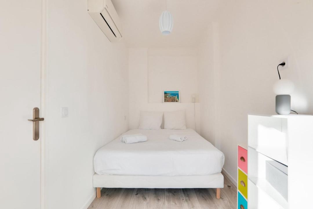 Photo of Bedroom in California - Pezou