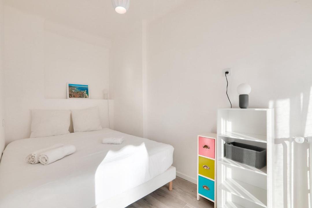 Photo of Bedroom in California - Pezou