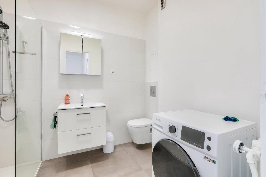 Photo of Bathroom in California - Pezou