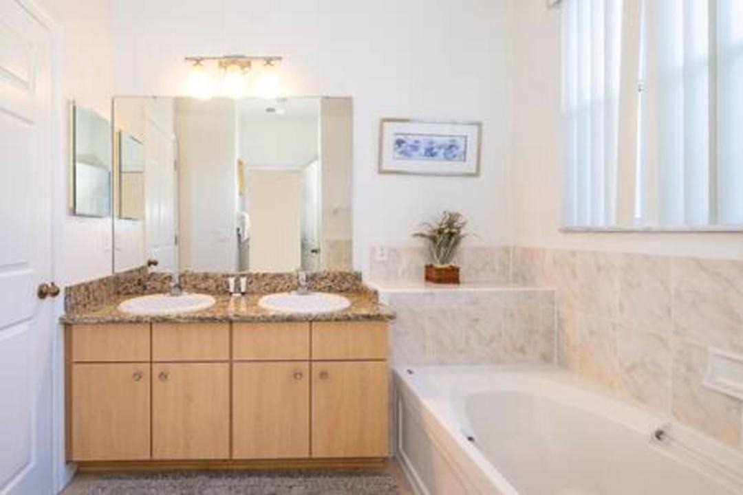 Photo of Bathroom in Crystal Cove