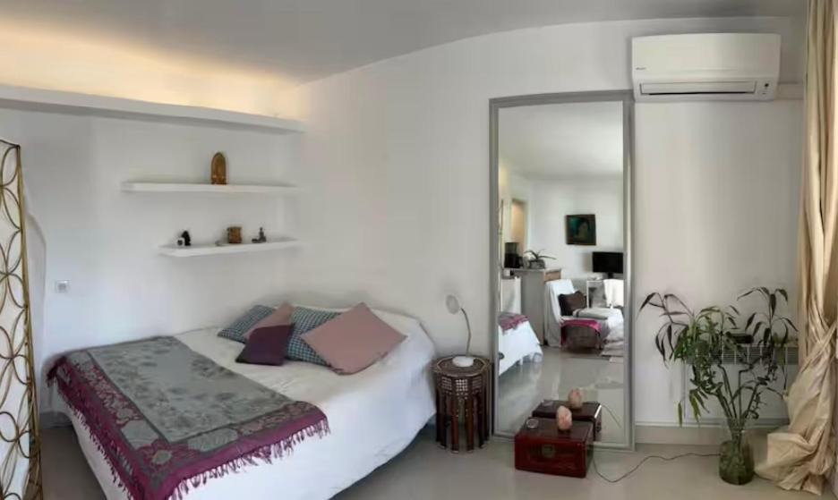Photo of Bedroom in Beausoleil